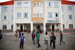 با کتک معلم دانش‌آموز ۱۳ ساله در بیمارستان بستری شد | ریش‌سفیدان برای وساطت کاری ازپیش نبردند