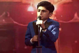 شگفتی فینال «عصر جدید»| آواز پسر ۱۳ ساله همه را حیرت‌زده کرد| نوجوان لرستانی شبیه همایون شجریان خواند