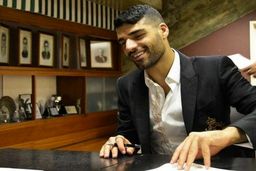 بیلیورد مهدی طارمی در بوشهر جنجال به پا کرد | دلیل عصبانیت برادر مهدی طارمی چیست ؟ + عکس