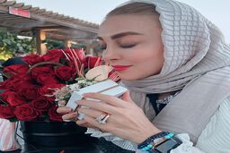 پارک گردی ژیلا صادقی با لباس های متفاوتش | باورتان نمی شود این خانم ژیلا صادقی باشد + عکس