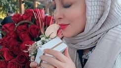 پارک گردی ژیلا صادقی با لباس های متفاوتش | باورتان نمی شود این خانم ژیلا صادقی باشد + عکس