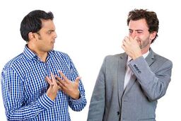  برای نابودی بوی بد دهان چه بخوریم؟