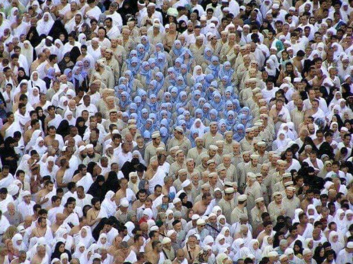 عکسی از غیرت مردان ترکیه ای جهانی شد | مردان ترکیه‌ای، این گونه زنان و دختران خود را در طواف خانه خدا مشایعت می‌کنند +عکس