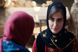 بازیگر سریال سقوط همه را شوکه کرد | الناز ملک هنر نوازندگی اش را به رخ کشید + فیلم