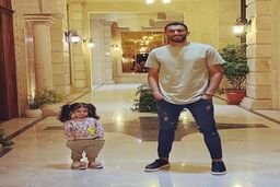 ژست دروازه بان استقلال با وروجک اش +عکس
